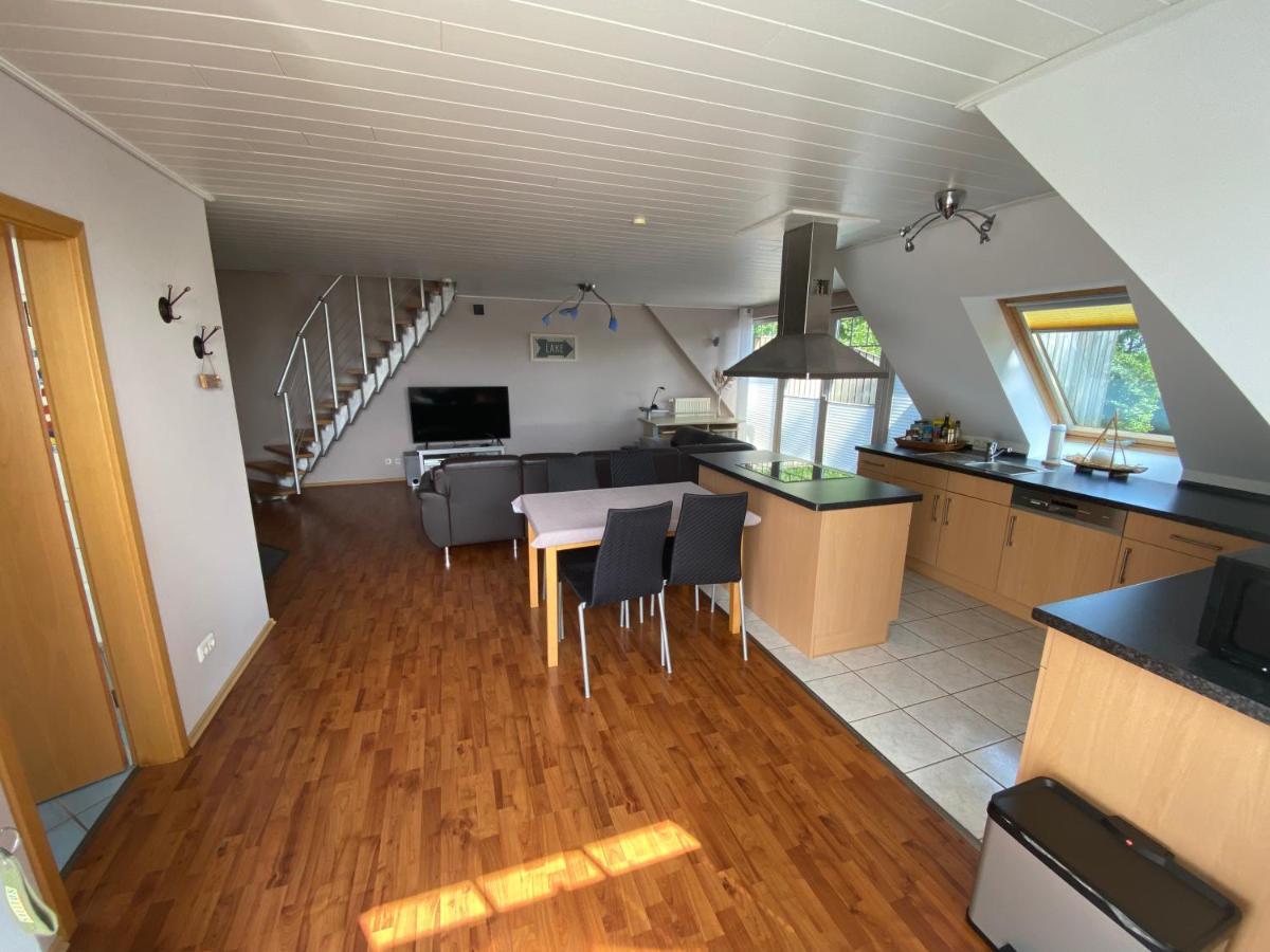 Moderne Maisonette-Wohnung Am Karpfenteich; Modern Apartment With View Of The Carp Pond 밤스테트 외부 사진