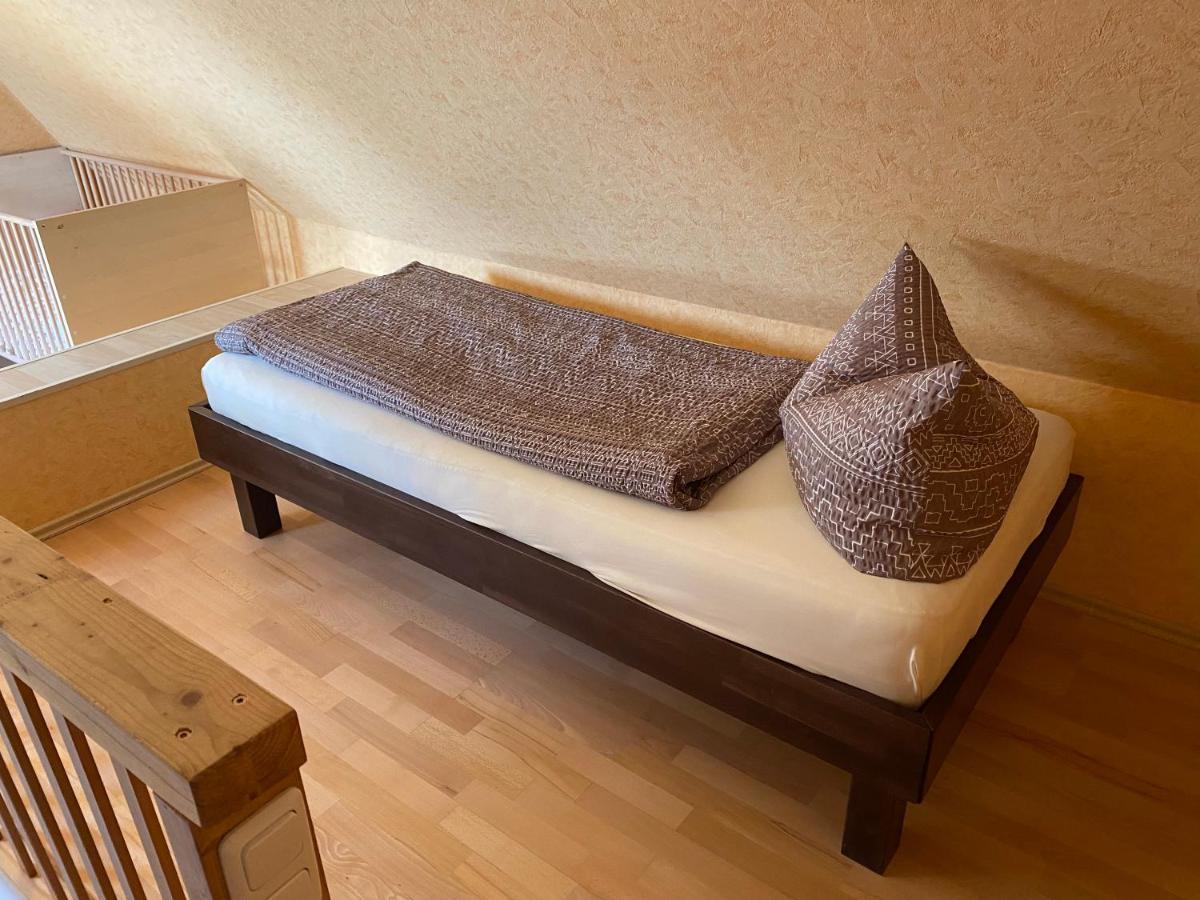 Moderne Maisonette-Wohnung Am Karpfenteich; Modern Apartment With View Of The Carp Pond 밤스테트 외부 사진